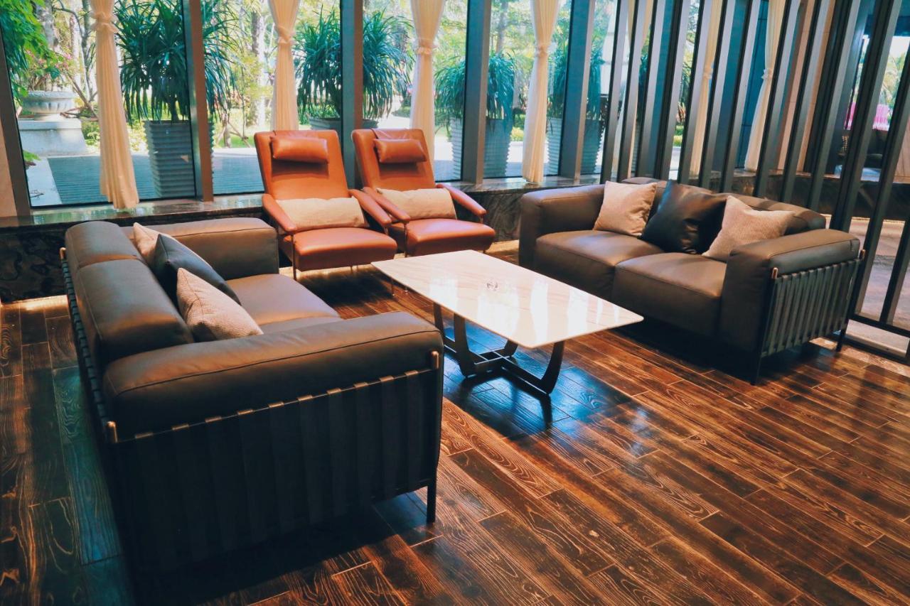 Holiday Inn Haikou West Coast By Ihg Exterior photo
