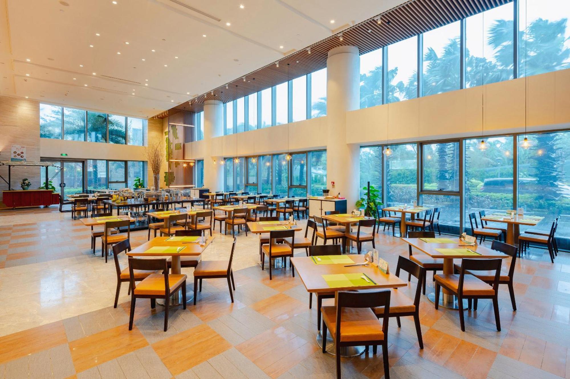 Holiday Inn Haikou West Coast By Ihg Exterior photo