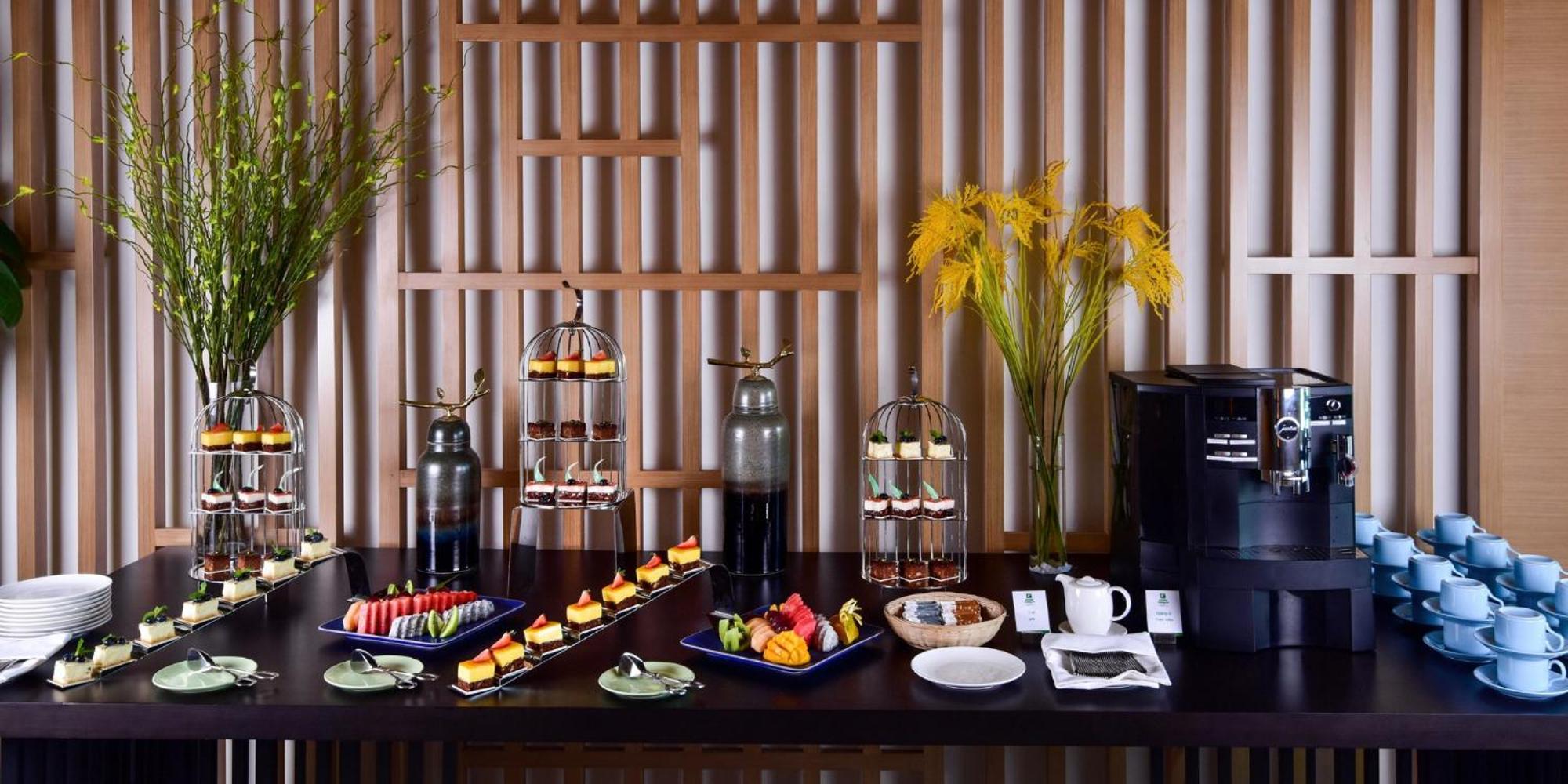 Holiday Inn Haikou West Coast By Ihg Exterior photo