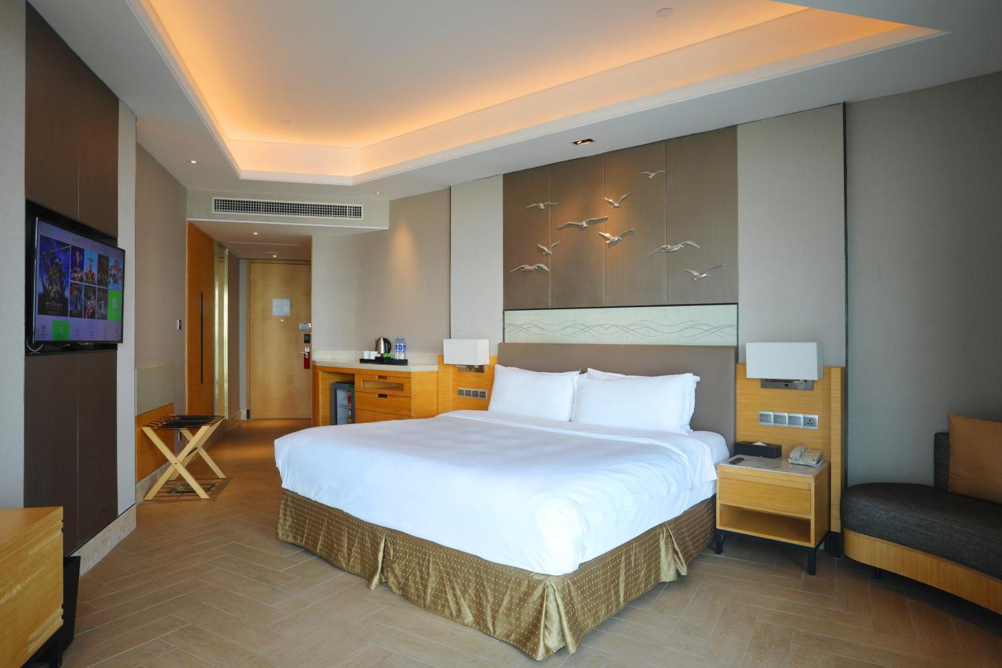 Holiday Inn Haikou West Coast By Ihg Exterior photo