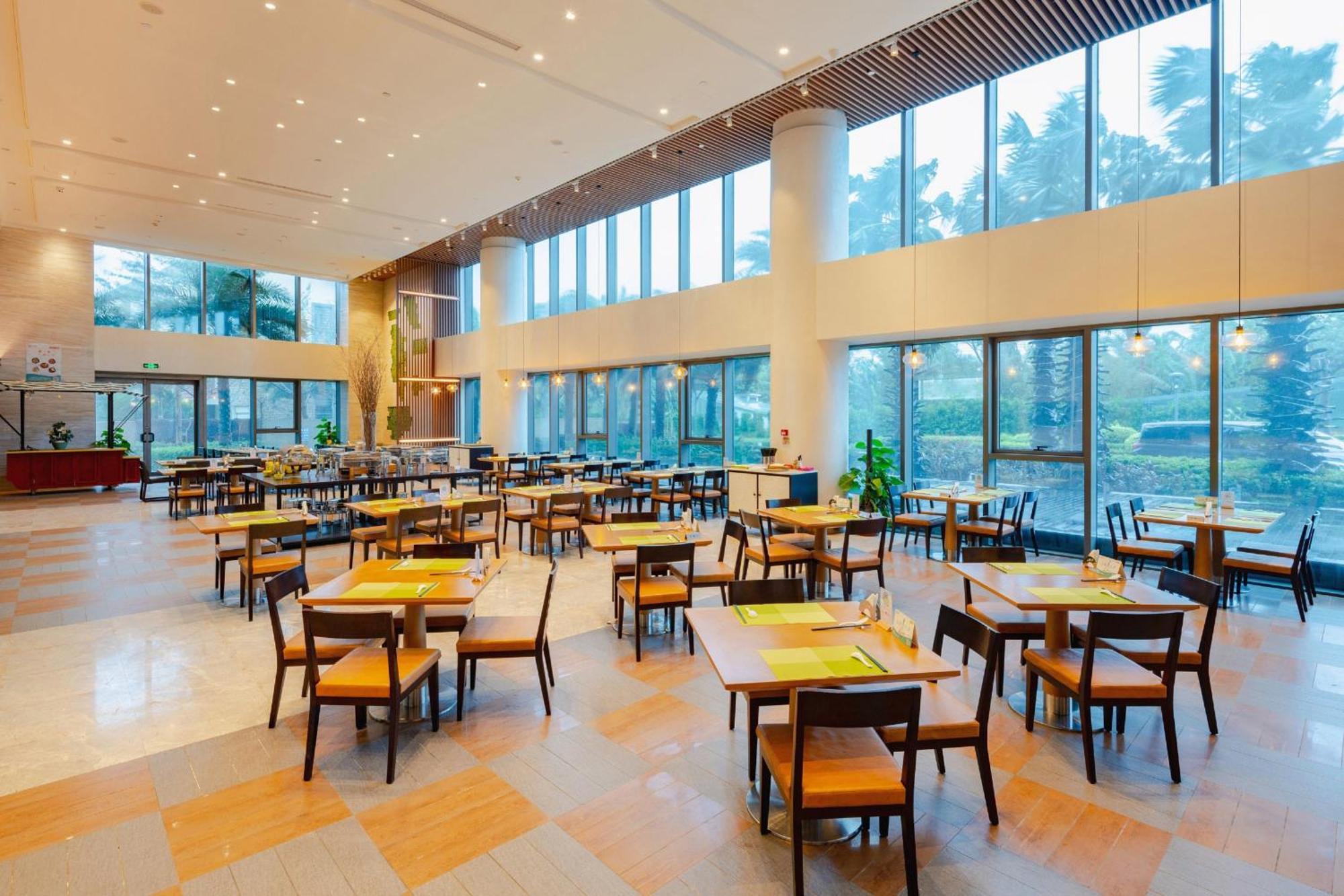 Holiday Inn Haikou West Coast By Ihg Exterior photo